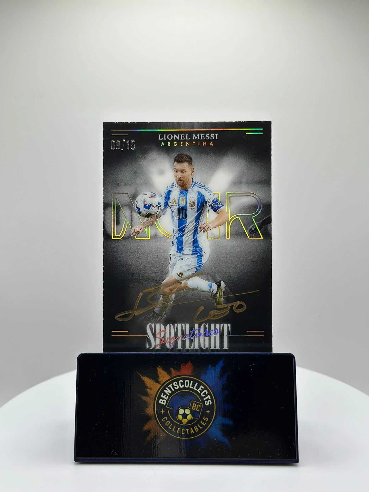 Lionel Messi Noir Spotlight Signatures gold-ink autograph numbered 08/15